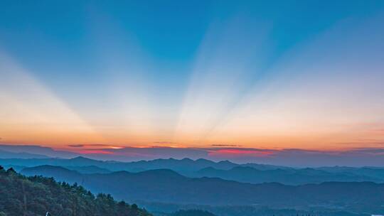 大山日落夕阳晚霞耶稣光延时摄影视频素材模板下载