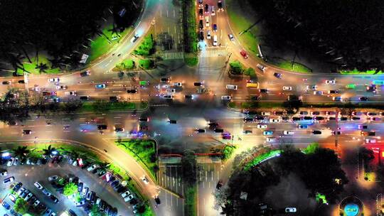 夜晚城市高速路交通状况