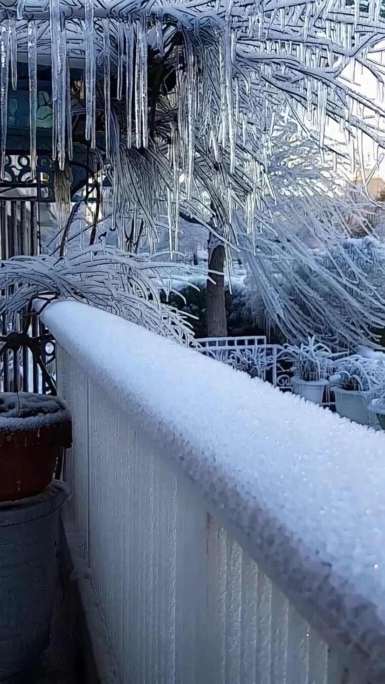 冬日户外结冰景观