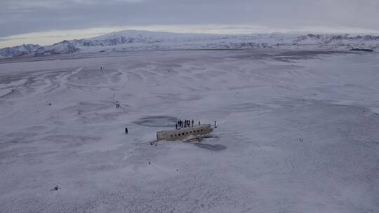 4K冰岛雪山雪地北极圈飞机残骸航拍