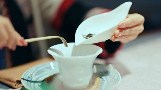 美女泡茶盖碗茶优雅泡茶茶艺
