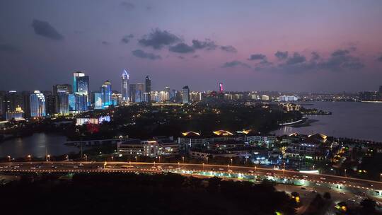 高架桥经过城市夜景航拍