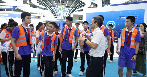 2024年 深圳 第26届 高交会 学生 交流