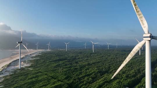 航拍海边山顶风力发电机组
