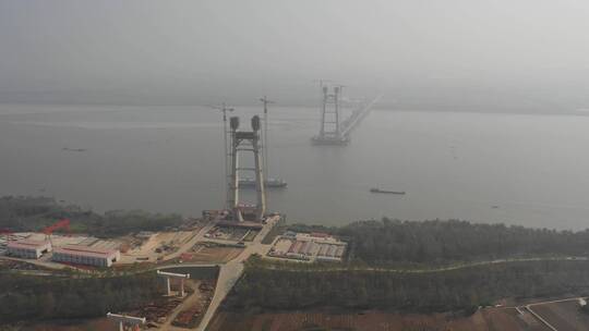 航拍建设中的长江大桥