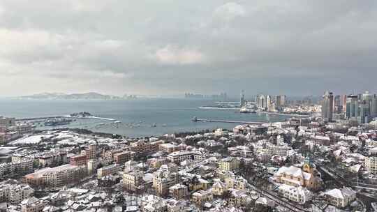 山东青岛老城区中山路栈桥上街里雪景视频素材模板下载