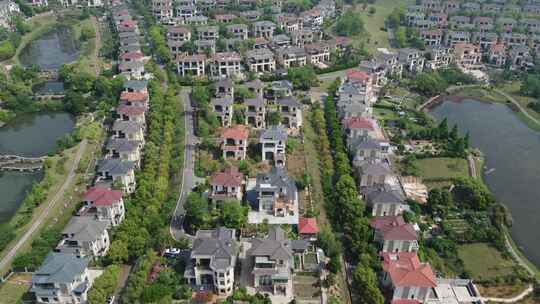 航拍湖畔高端住宅园林别墅