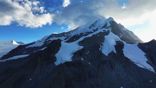 航拍四川甘孜贡嘎山区燕子沟雪山风光