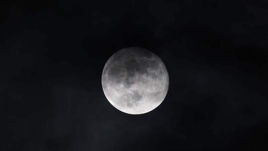 十五的月亮月黑风高乌云遮住月亮视频素材模板下载