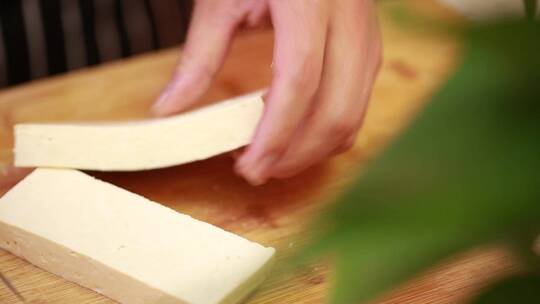 【镜头合集】厨师切豆腐块视频素材模板下载