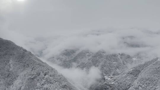 航拍重庆大巴山冬季雪山冰雪风光雪景