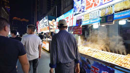 广西南宁中山路美食街夜市烧烤摊夜生活街景