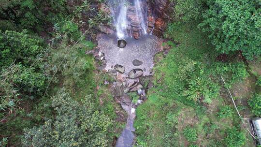 高山瀑布，河流航拍