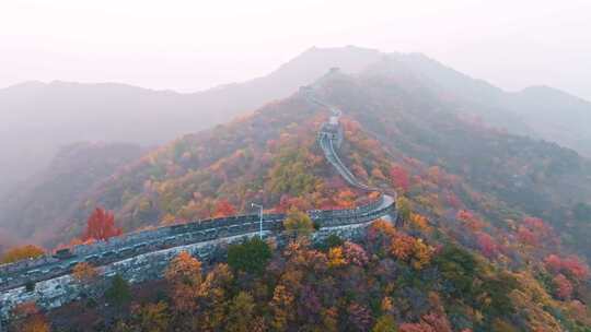 航拍万里长城秋天风景