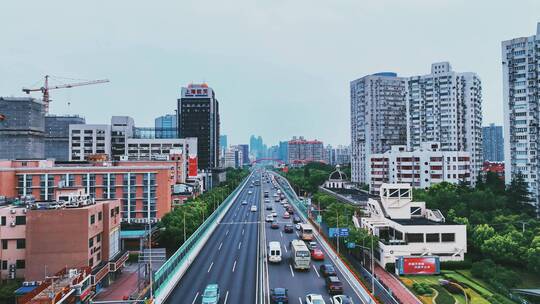 上海沪闵路高架航拍车流