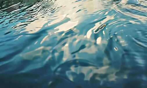 平静水面光影变幻