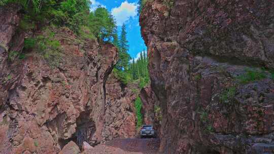 新疆博乐天山大峡谷一线天