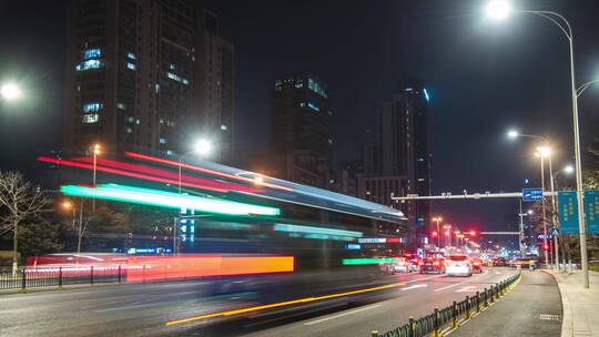 青岛西海岸长江路夜景车流延时视频素材模板下载