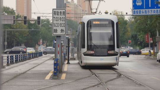 沈阳轻轨 城市轻轨 有轨电车 进站出站视频素材模板下载