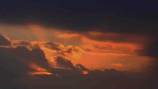 天空云彩阳光穿透云层