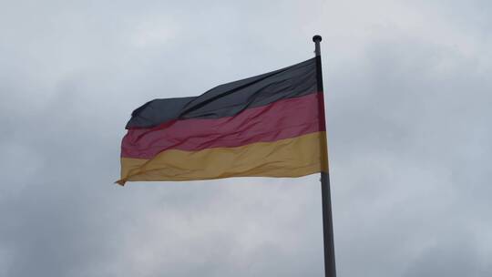 德国国旗飘扬在空中
