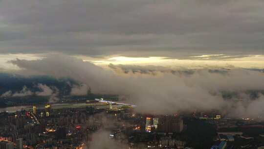 航拍宜昌雨后云雾缭绕的城市风景