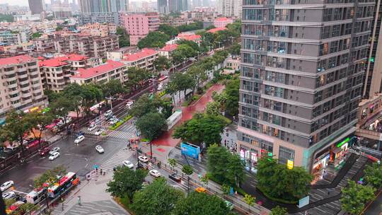 广州广钢新城高楼俯拍雨中路口