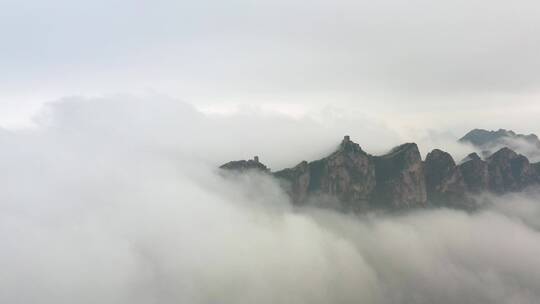 北京司马台长城夏季日出云海震撼景观