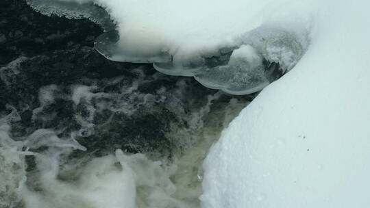 冰川冰雪积雪融化河水水流特写冬季冬天视频素材模板下载