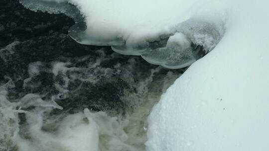 冰川冰雪积雪融化河水水流特写冬季冬天