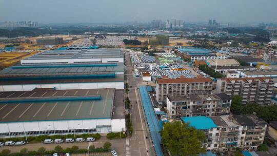广西柳州五菱汽车主机厂内部大量停放汽车辆视频素材模板下载