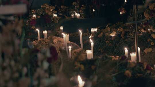 亡灵节，墓地，蜡烛，祭坛