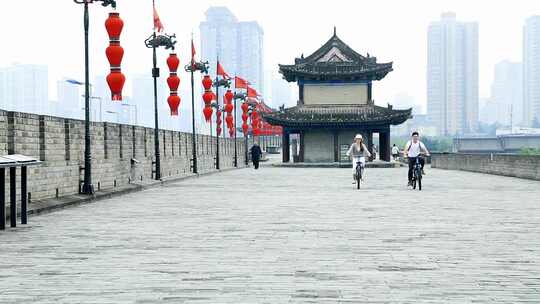 西安城墙骑自行车