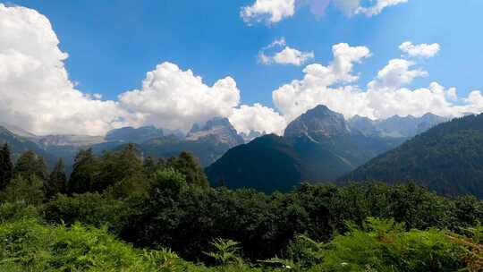 山脉的宁静景色