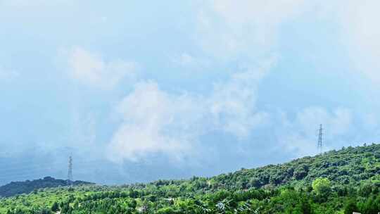 夏季雨后山间日出云雾缭绕