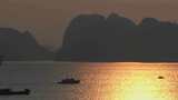 海上夕阳 渔船归来 捕鱼 海上劳作高清在线视频素材下载