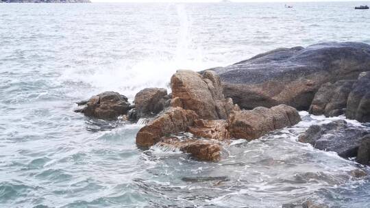 实拍蓝色海洋大海海浪沙滩礁石