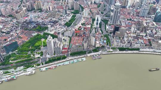 上海市外滩陆家嘴黄浦江两岸船只船舶高楼大
