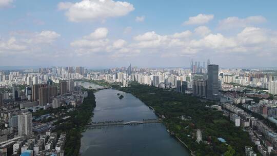 4K航拍广西南宁南湖城市风景蓝天白云天际线