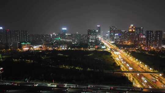 城市夜景下的车水马龙成都天府大道