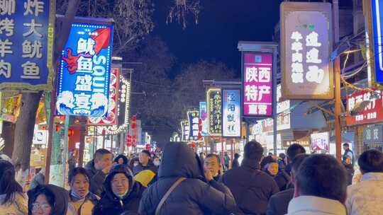 西安回民街美食街人流2