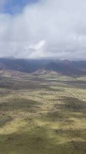 竖屏航拍西北巍峨高山祁连山