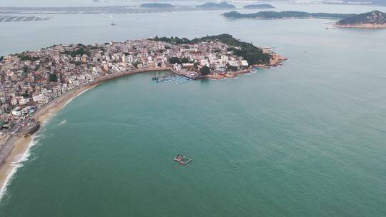 大海航拍沙滩海岸线海边沙滩旅游小镇渔村