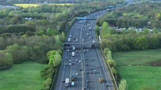 M25高速公路交通流鸟瞰图