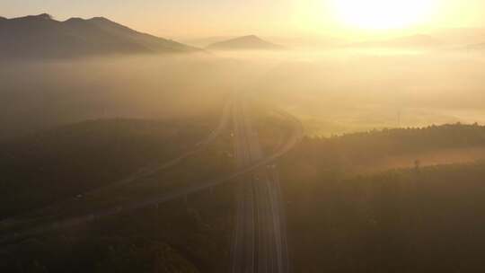 高速公路日出云海航拍