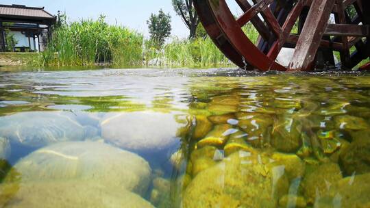 4K高清实拍昆明池湖中的景观水车波光粼粼