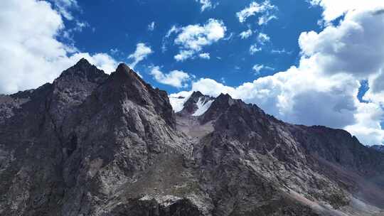 独库公路雪山