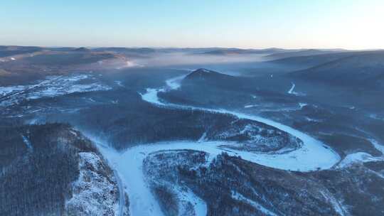 大兴安岭林海雪原黎明冰河冻雾