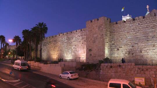 以色列耶路撒冷旧城墙前的夜景