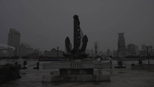 上海黄浦滨江铁锚雕塑视频素材模板下载
